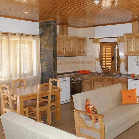 Casa Da Eira Em - Familiar Com Piscina בית כפרי